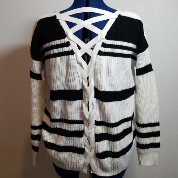 Black and white sweater - Picture 2 of 2